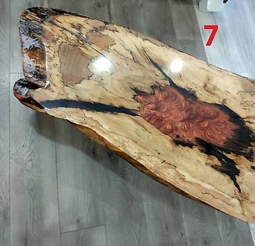 Setovi stolova i stolica: Slika 1-2-3-• Ploča Stola od punog drveta Mazera sa zelenom epoxy — 1