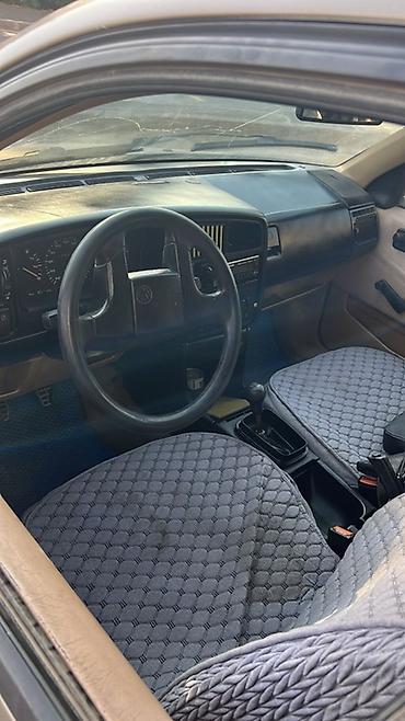 варянт: Volkswagen Passat: 1988 г., 1.8 л, Механика, Бензин, Седан — 3