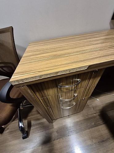 kompiter masası: Ofis iş masası – ağac teksturası ilə - Material: laminat/LDSP səth — 3