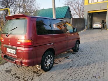 Mitsubishi: Mitsubishi Space Gear: 1997 г., 2 л, Механика, Бензин, Минивэн