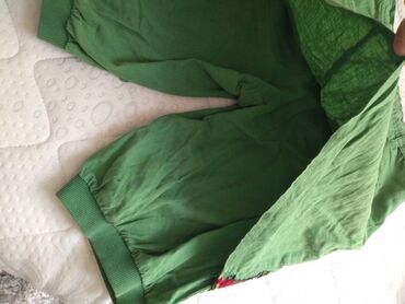 Šortsevi, Bermude: Desigual sorts-bermude, materijal pamuk i lan, veoma zanimljiv model — 11