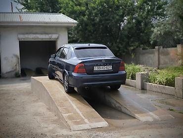 Opel: Opel Vectra B sedan - Kuzov: 4 qapılı sedan, tünd göy rəng - Mühərrik — 6