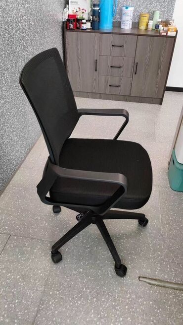 купить кресло для компьютера: Офисное кресло, Новый, С колесиками, цвет - Черный, Бесплатная доставка