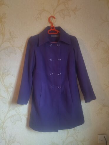 zhenskoe palto s mekhom: Пальто S (EU 36), M (EU 38), цвет - Фиолетовый