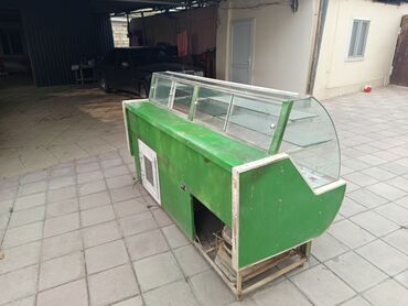 Soyuducu vitrinləri: Soyuducu vitrin – şüşəli, ön tərəfdən məhsul göstərimi üçün geniş — 7