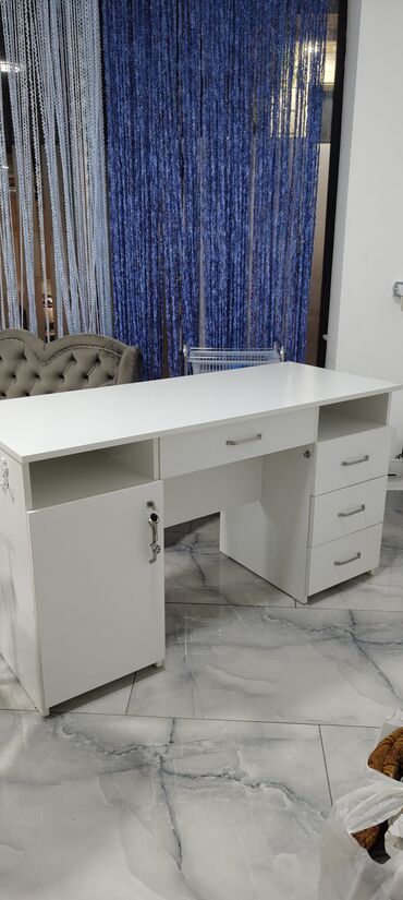 Sifarişlə yazı masaları: Стол в идеальном состоянии. 145*60*80. забирать с гарачухкр — 6