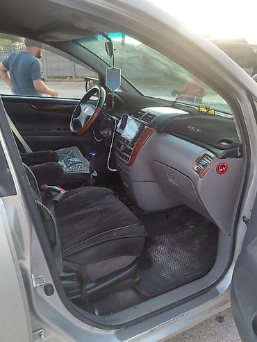 т 28 х4: Toyota Avensis Verso: 2001 г., 2.4 л, Кол менен иштөөчү, Бензин, Вэн/Минивэн — 8