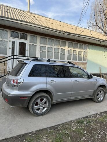 диски на оутбек: Серебристый кроссовер Mitsubishi Outlander с пятидверным кузовом