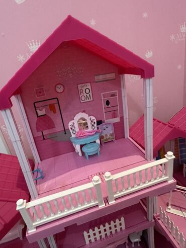 Digər uşaq mebeli: Böyük kukla evi dəsti - 3 mərtəbəli, bir neçə balkon və terraslı — 6