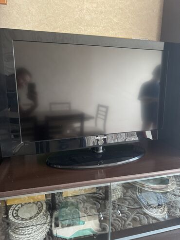 телевизор samsung ue49k5500: Продаю телевизор, 95 см, цвет искожается, требуется ремонт