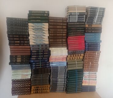Kitablar, jurnallar, CD, DVD: Sovet vaxtınan kitablar satılır rus dilində. Əla vəziyyətdədir