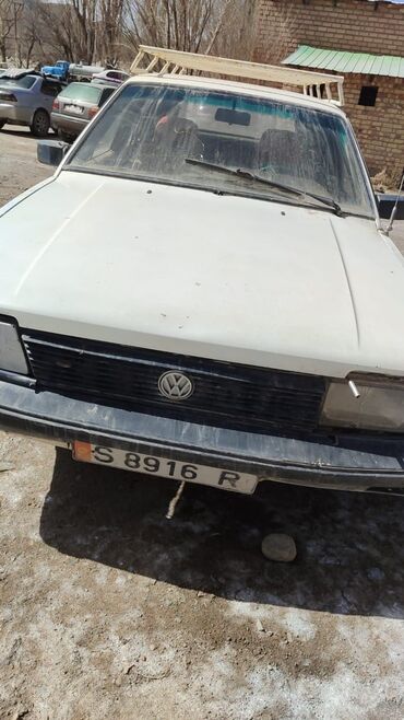 Volkswagen: Volkswagen Passat: 1986 г., 1.8 л, Механика, Бензин, Универсал