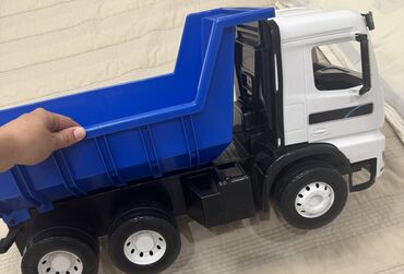 Игрушки: Продаю огромный камаз,новый просто пылится лежит за 600 сом всего