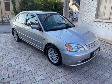 Honda Civic: 1.6 l | 2002 year Limousine