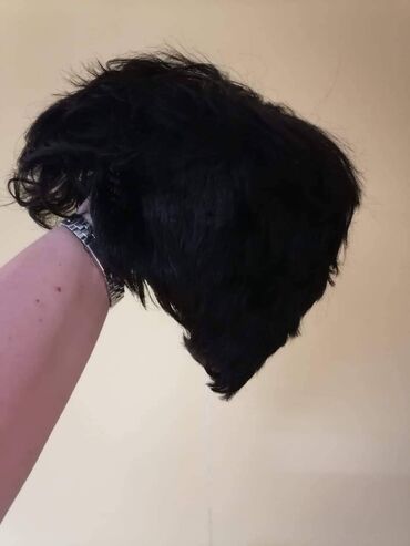 Perike i klipse: Perike
Cena 3200din — 15