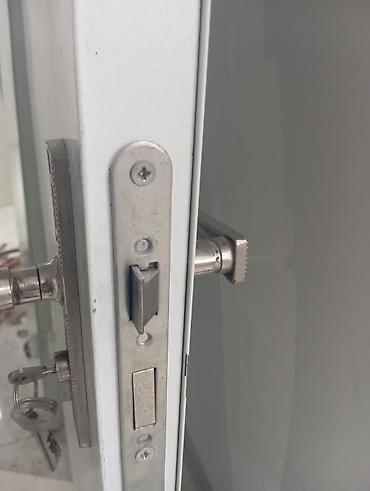 laminat mdf: Ağ rəngli daxili qapı dəsti - Komplekt: qapı qanadı, qutu (kasa), iki — 1