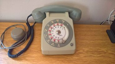 fiksni telefon: Starinski telefon u ispravnom stanju