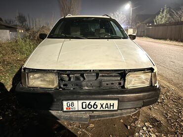 срочно продаю машину: Volkswagen Passat: 1992 г., 1.8 л, Механика, Бензин, Универсал