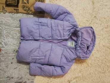 детские зимние куртки с мехом: Куртка зимняя для девочек на 8-9лет,новые почти,1раз выходбрали в