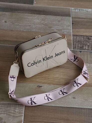 torbica oko struka i noge: Elegant purse, Calvin Klein