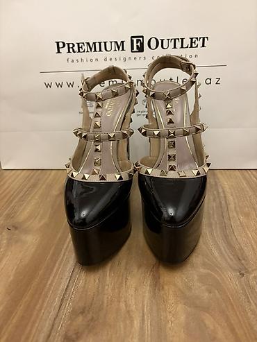 outlet: Valentino Garavani “Rockstud” platform topuqlu ayaqqabılar - Model — 1