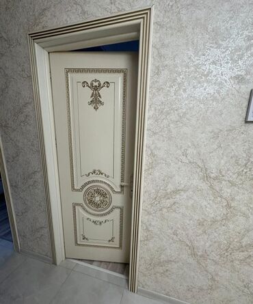 Ev üçün digər mallar: *ZB* *6 EDED QAPI* Qiymət *biri 160 AZN* olcu *80/220* ünvan