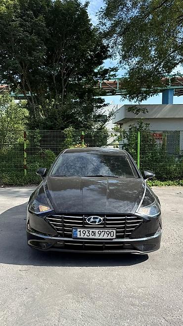 prius 30: Hyundai Sonata (седан, чёрный цвет) Основные характеристики: - Кузов — 2