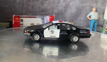 назови соответствующие отрезки на фонарном столбе: Chevrolet, 1990 год, 1:43, Железо, Платная доставка