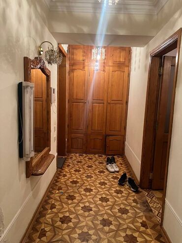 Uzunmüddətli kirayə mənzillər: Gənclikdə idman universitetinin yanında, 10 mərtəbəli binanın 2ci — 8