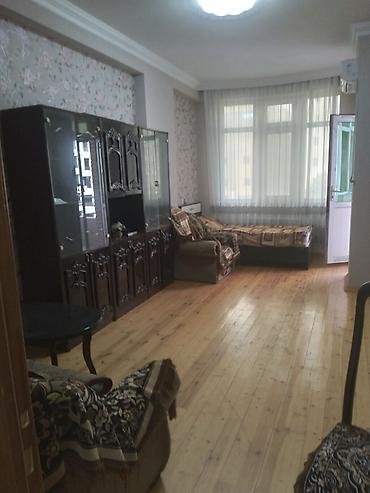 Квартиры: 2 otaqlı mənzil – geniş və işıqlı zal, iri pəncərələr və balkon 2 — 3