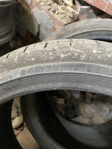 Шины: 245 / 35 R 19
Хорошее состояние лето

Цена 4000 сом