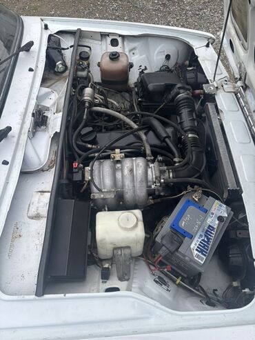 VAZ (LADA): LADA klassik model (sedan) – ağ rəngli, ön hissədə yerləşən benzin — 1