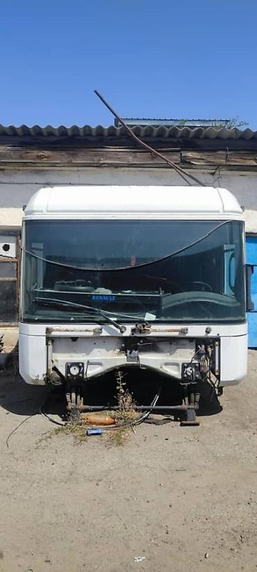 transporter multivan: Кабина грузовика Renault (дневная, низкая) без рамы и шасси — 3