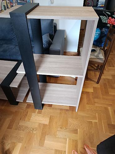 taburei prodaja: -Polica se izradjuje u Univera debljine 18mm u kombinaciji sonoma — 4