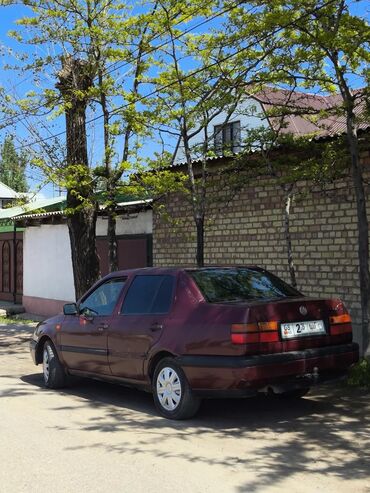 Volkswagen: Volkswagen Vento: 1994 г., 1.8 л, Механика, Газ, Седан