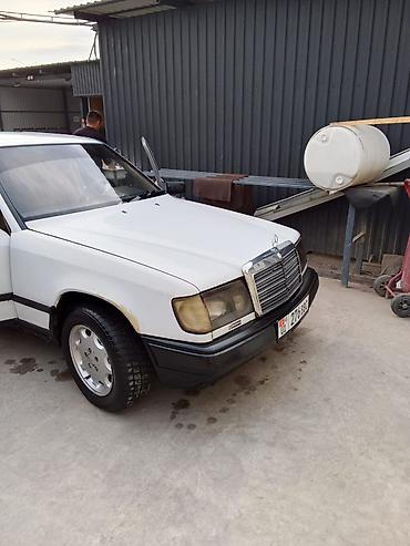 места: Mercedes-Benz W124: 1986 г., 2 л, Механика, Бензин, Седан — 3