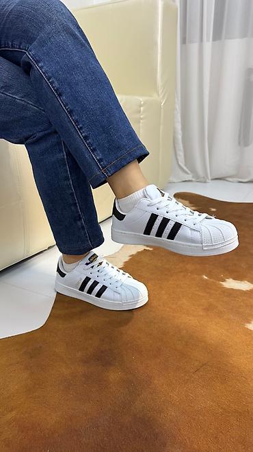 Кроссовки и спортивная обувь: Продаю оптом, качественная женская обувь. Разных моделей и размеров — 5