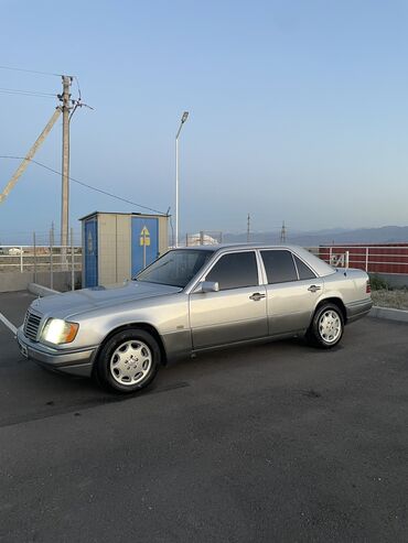 лобовое стекло на мерс 210: Mercedes-Benz W124: 1994 г., 2 л, Механика, Бензин, Седан