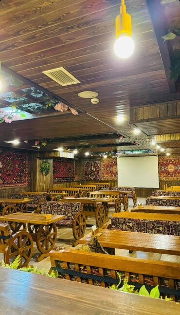 astara restoranlar: Obyekt tam doludur qab qacaq ve erzaq ile Qarşısında parkovkası