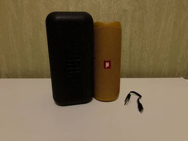 блютуз колонка jbl: JBL Flip 5 Bluetooth колонка, горчичный цвет, оригинал. Из минусов -