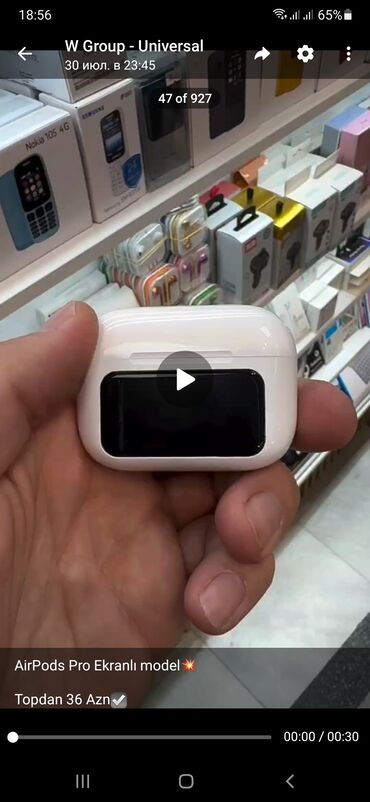 Kabrolar: Ağ rəngdə, ekranlı Airpods Pro qutusu. Bu qutu Airpods Pro