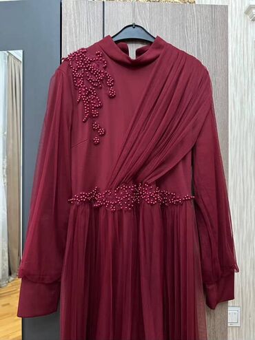 вечерние платья баку: Bordo rəngdə uzun ziyafət/gecə geyimi - Model: A-kəsim, yerə qədər