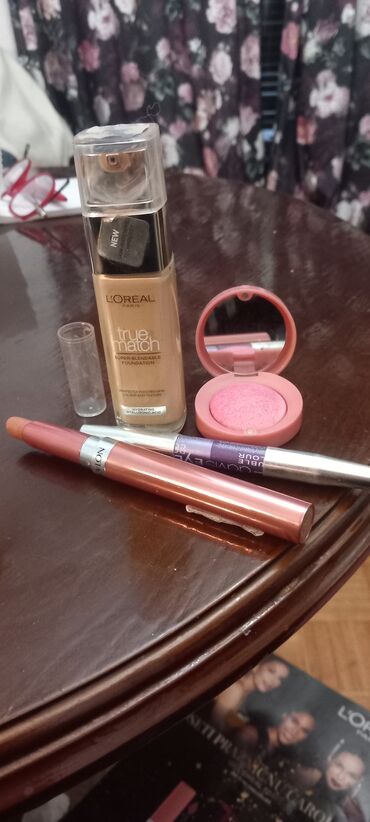 Makeup: Loreal puder jednom koriscen. rumenilo burz. karmin rev. i