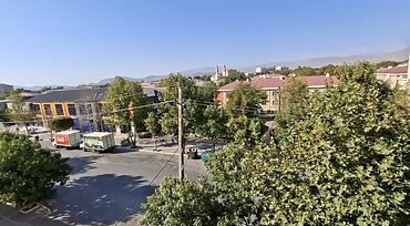 Otaqların satışı: Satılır: Mənzilin giriş hissəsi və dəhlizi - Geniş, işıqlı dəhliz — 17