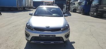 Kia: Kia Rio X-Line, gümüşü rəng, şəhər-krossover üslubunda hatchback — 1
