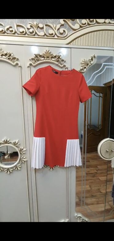 Ziyafət donları: Zərif dizaynlı tünd çəhrayı ziyafət/gecə geyimi. - Yarımətəkli — 4