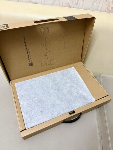 ASUS: Təzə vəzziyətdə. Alınandan Cəmi 18 saat işlənib. Çox baha alınıb. İş — 10