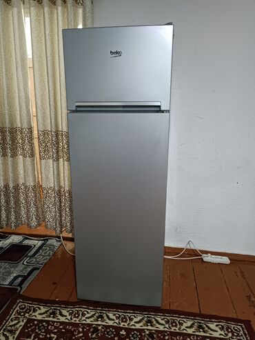 Техника и электроника: Двухкамерный холодильник Beko, цвет - Серебристый, Б/у