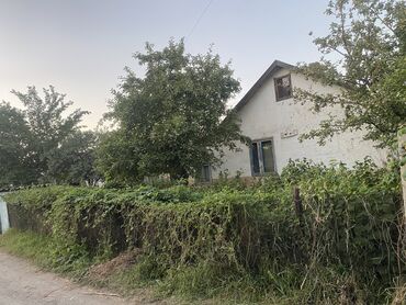 бишкек продаю дом село нижний алаарча: Дом, 100 м², 6 комнат, Собственник, Старый ремонт