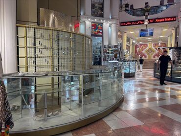 Mağazalar: Sahil metrosuna 3 dəqiqəlik məsafədə Tarqovuda yerləşən Xəqani ticarət — 7